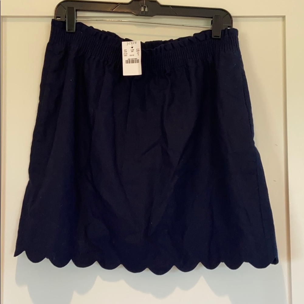 NWT scallop edge skirt size 12 with pockets